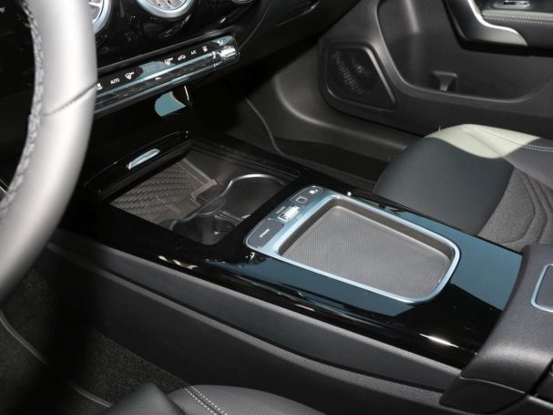 Mercedes-Benz A 180 Limousine Progressive Standhzg Kamera AHK