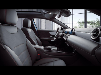Mercedes-Benz A 200 4M Limousine AMG Night Panorama Distronic