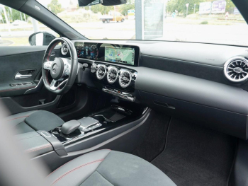 Mercedes-Benz A 200 Limousine AMG Night Distronic Panorama AHK