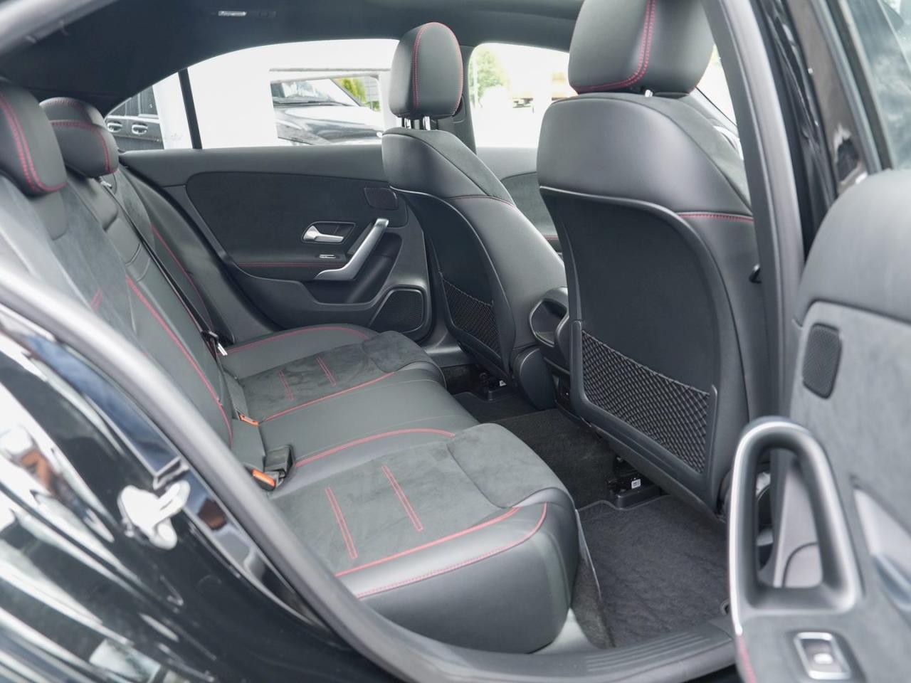 Mercedes-Benz A 200 Limousine AMG Night Distronic Panorama AHK