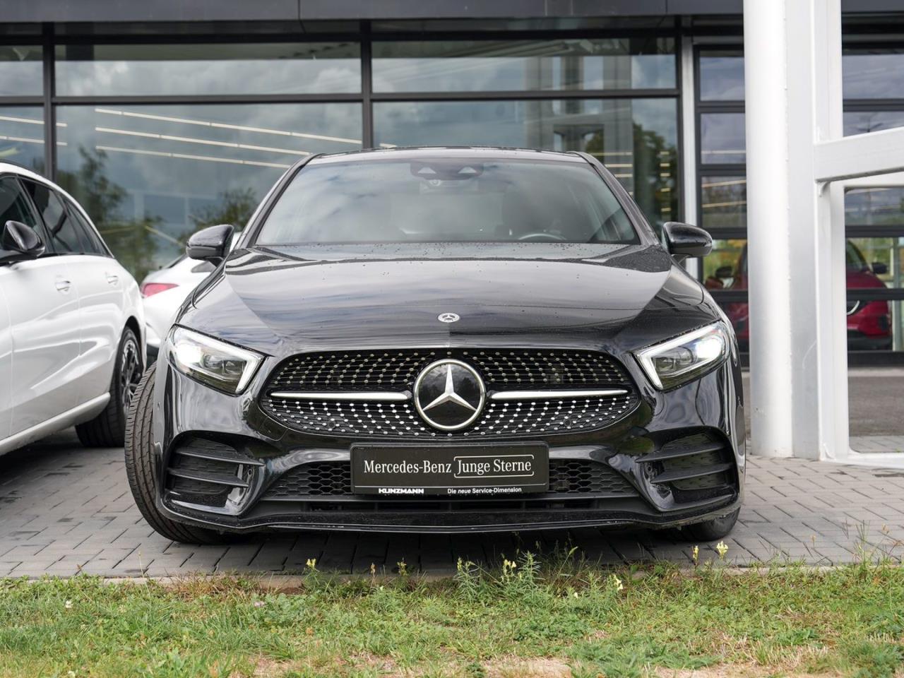 Mercedes-Benz A 200 Limousine AMG Night Distronic Panorama AHK