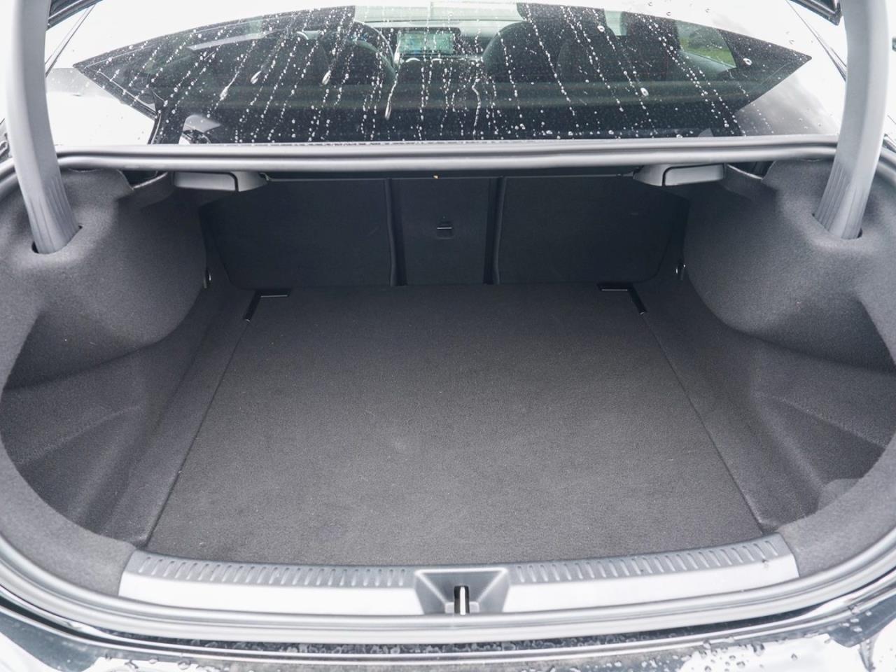 Mercedes-Benz A 200 Limousine AMG Night Distronic Panorama AHK