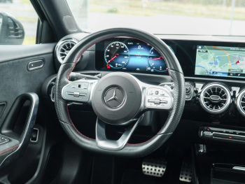 Mercedes-Benz A 200 Limousine AMG Night Distronic Panorama AHK