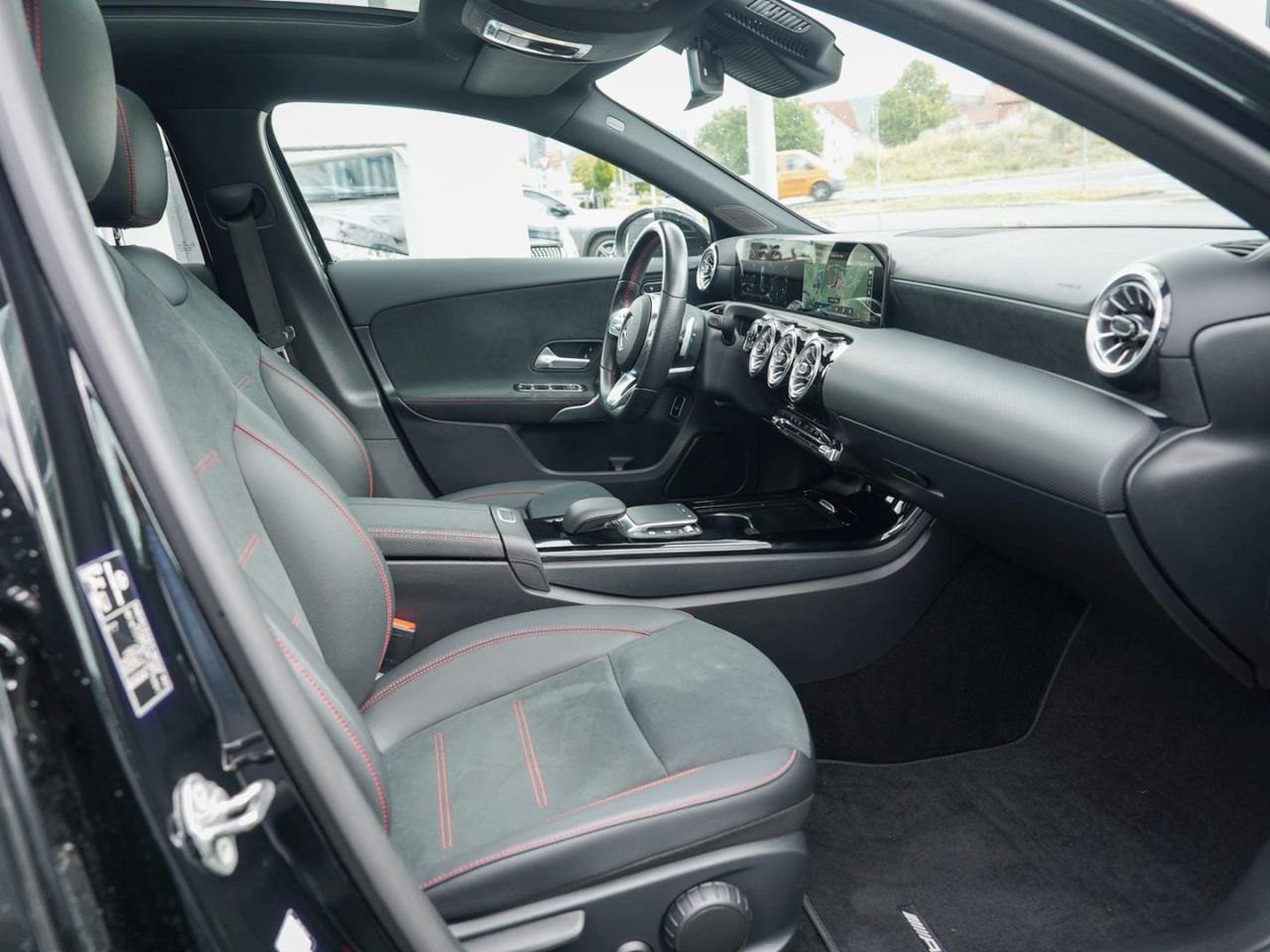 Mercedes-Benz A 200 Limousine AMG Night Distronic Panorama AHK