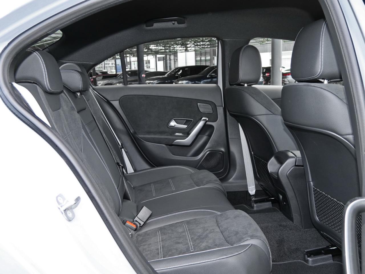 Mercedes-Benz A 200 Limousine AMG Night Standhzg Distronic AHK