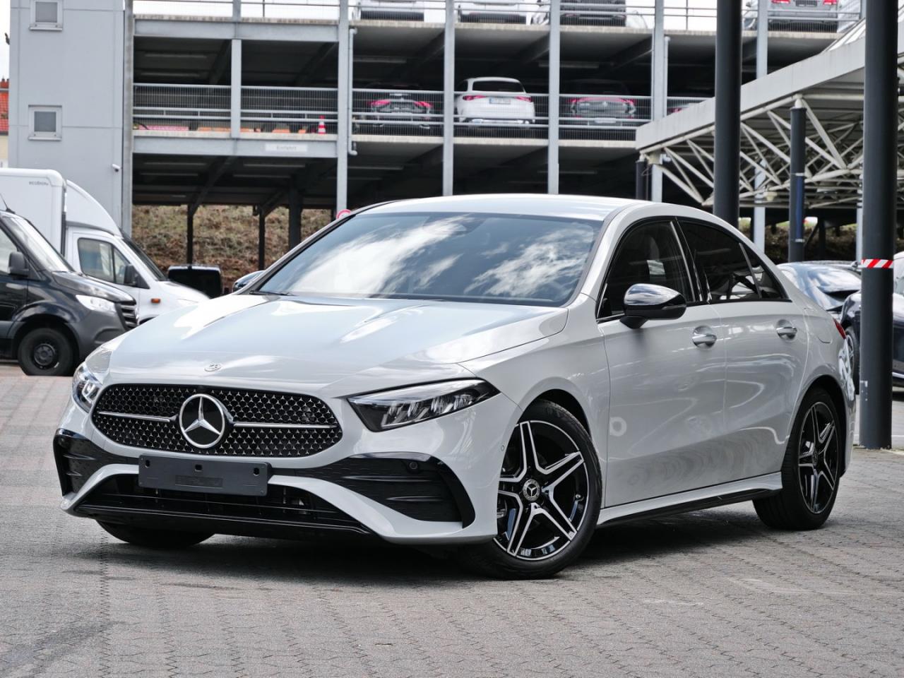 Mercedes-Benz A 200 Limousine AMG Night Standhzg Distronic AHK