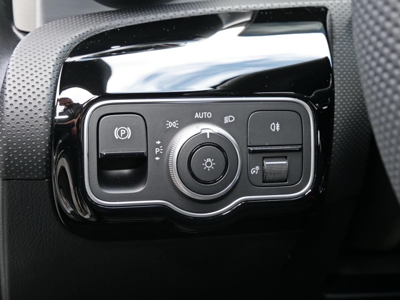 Mercedes-Benz A 200 Limousine AMG Night Standhzg Distronic AHK