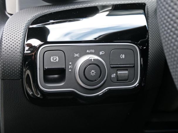 Mercedes-Benz A 200 Limousine AMG Night Standhzg Distronic AHK