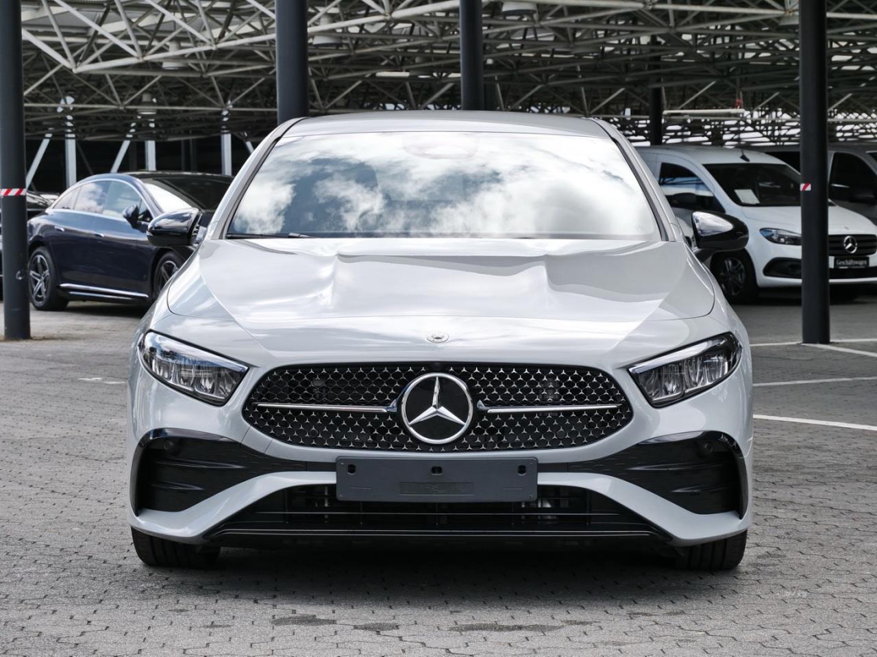 Mercedes-Benz A 200 Limousine AMG Night Standhzg Distronic AHK