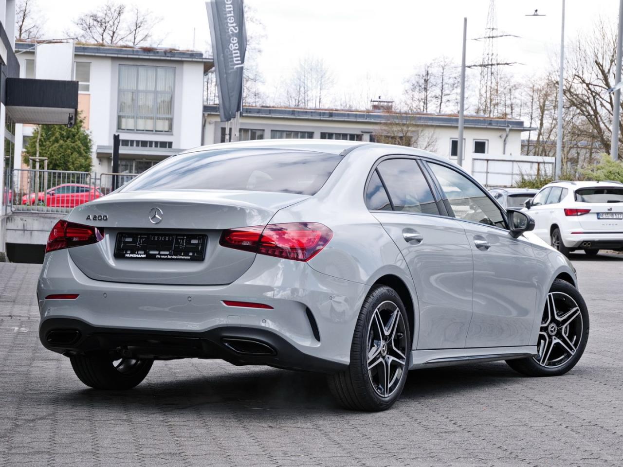 Mercedes-Benz A 200 Limousine AMG Night Standhzg Distronic AHK