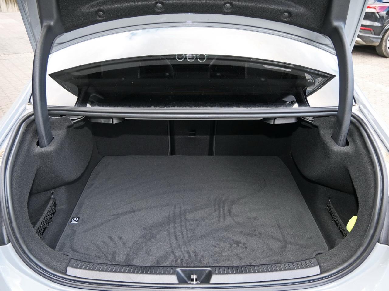 Mercedes-Benz A 200 Limousine AMG Night Standhzg Distronic AHK