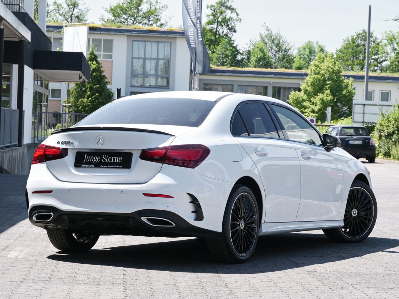 Mercedes-Benz A 250 e Limousine AMG Night Panorama 360° AHK