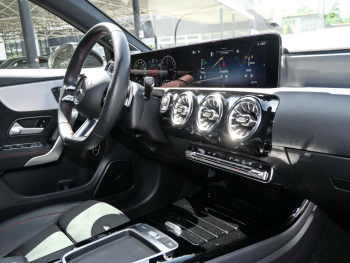 Mercedes-Benz A 250 e Limousine AMG Night Panorama 360° AHK