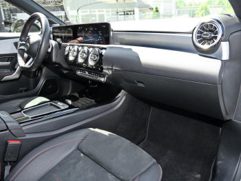 Mercedes-Benz A 250 e Limousine AMG Night Panorama 360° AHK