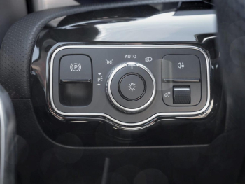 Mercedes-Benz A 250 e Limousine AMG Night MBUX Navi Kamera SHZ