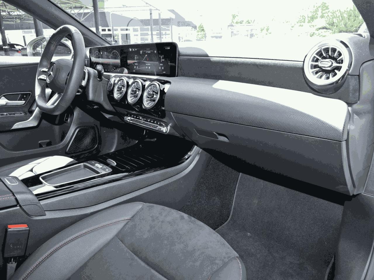 Mercedes-Benz A 250 e Limousine AMG Night Navi Spurhalte-Paket