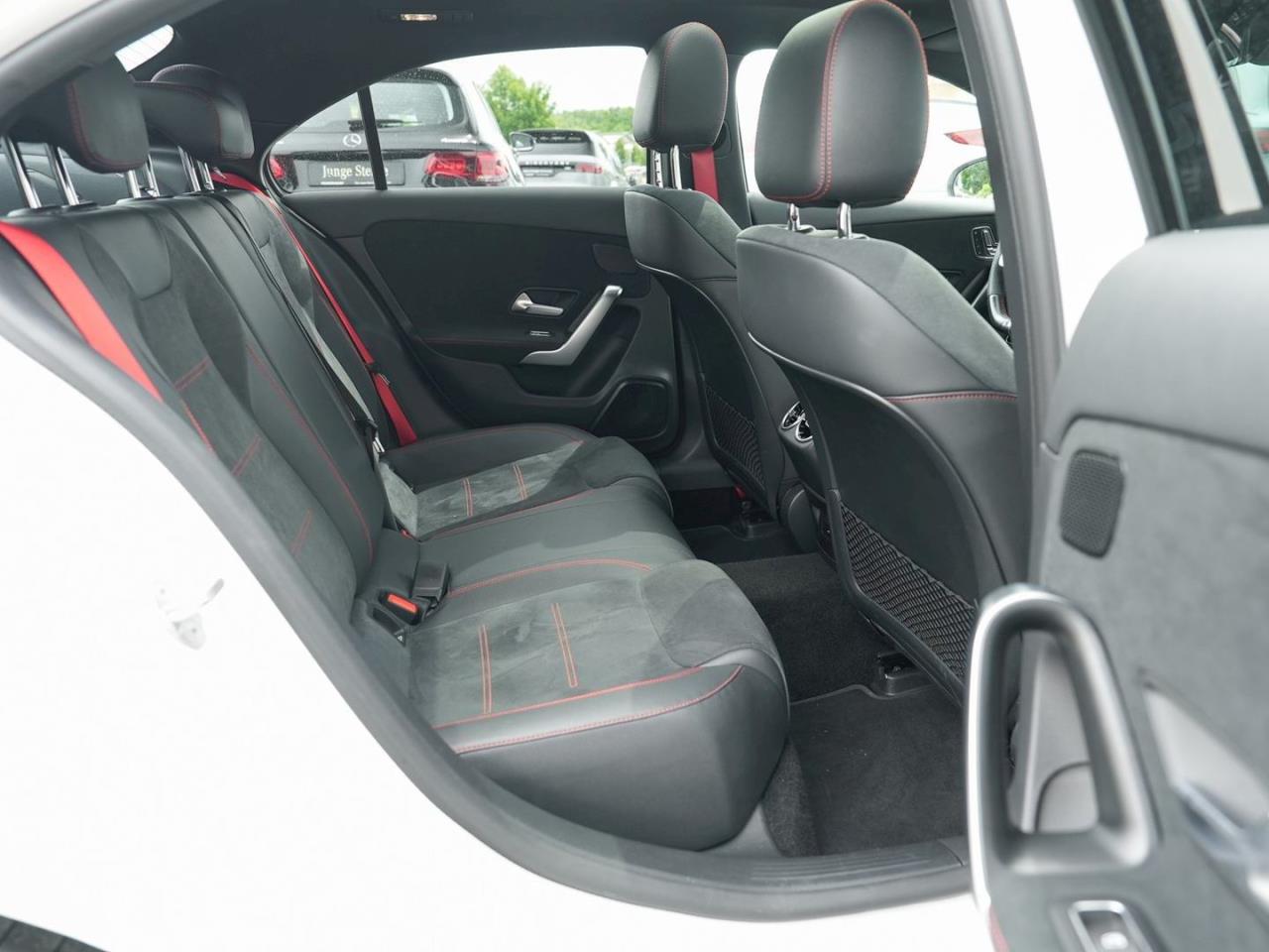 Mercedes-Benz A 35 AMG 4M Limousine Night Panorama Distronic