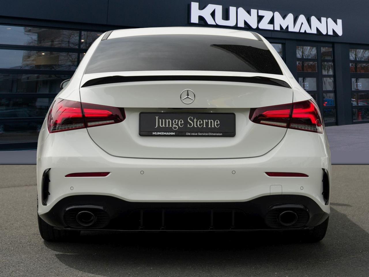 Mercedes-Benz A 35 AMG 4M Limousine Night Panorama Distronic