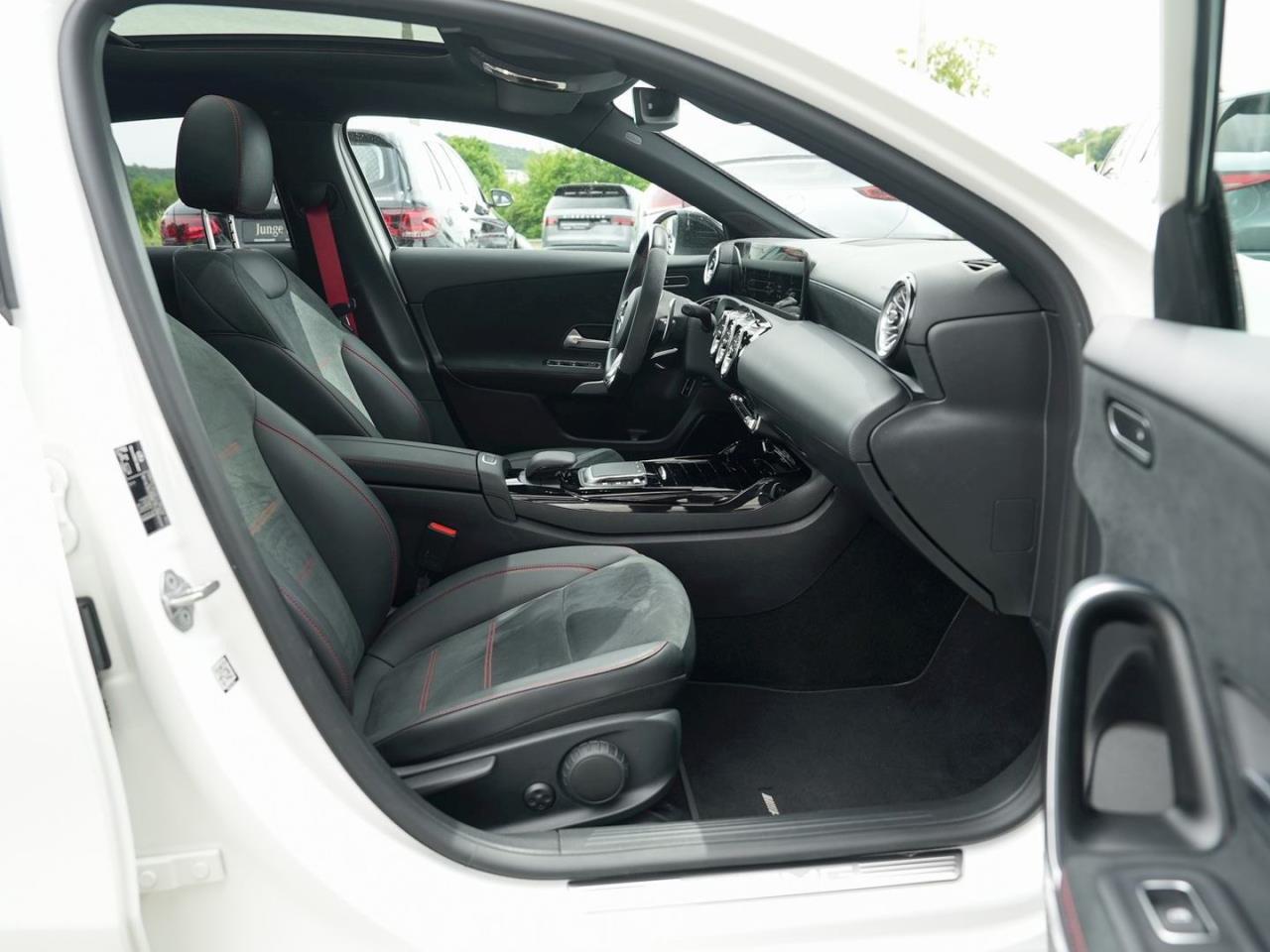 Mercedes-Benz A 35 AMG 4M Limousine Night Panorama Distronic