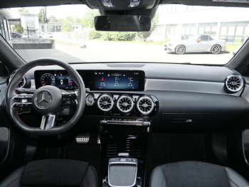 Mercedes-Benz A 180 d AMG Night Kamera SpurH ParkA Ambiente
