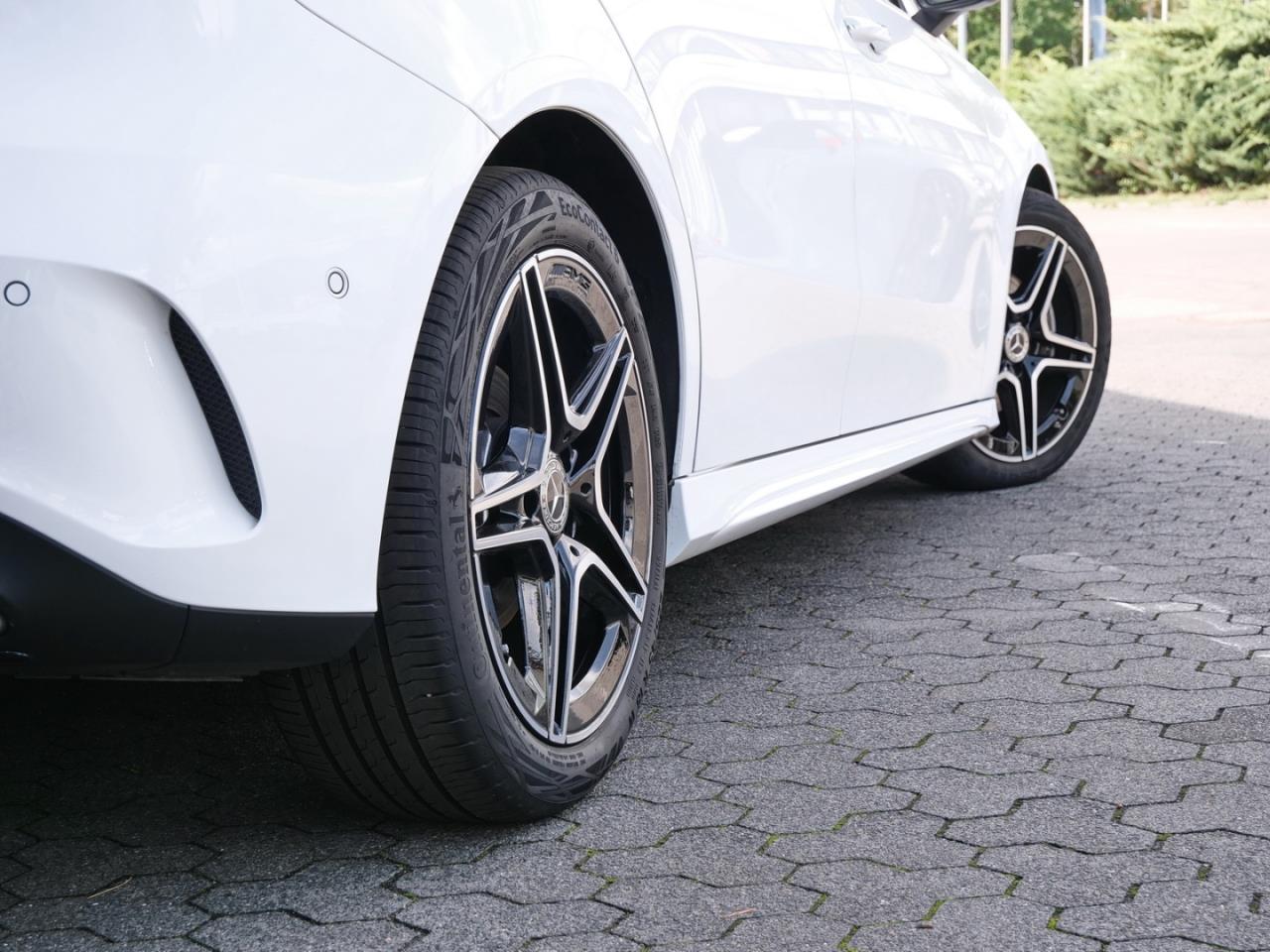 Mercedes-Benz A 180 d AMG Night Kamera SpurH ParkA Ambiente