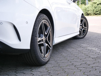 Mercedes-Benz A 180 d AMG Night Kamera SpurH ParkA Ambiente