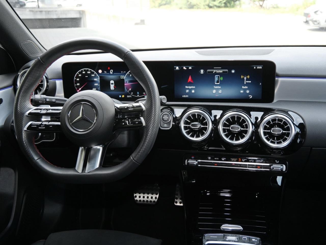 Mercedes-Benz A 180 d AMG Night Kamera SpurH ParkA Ambiente