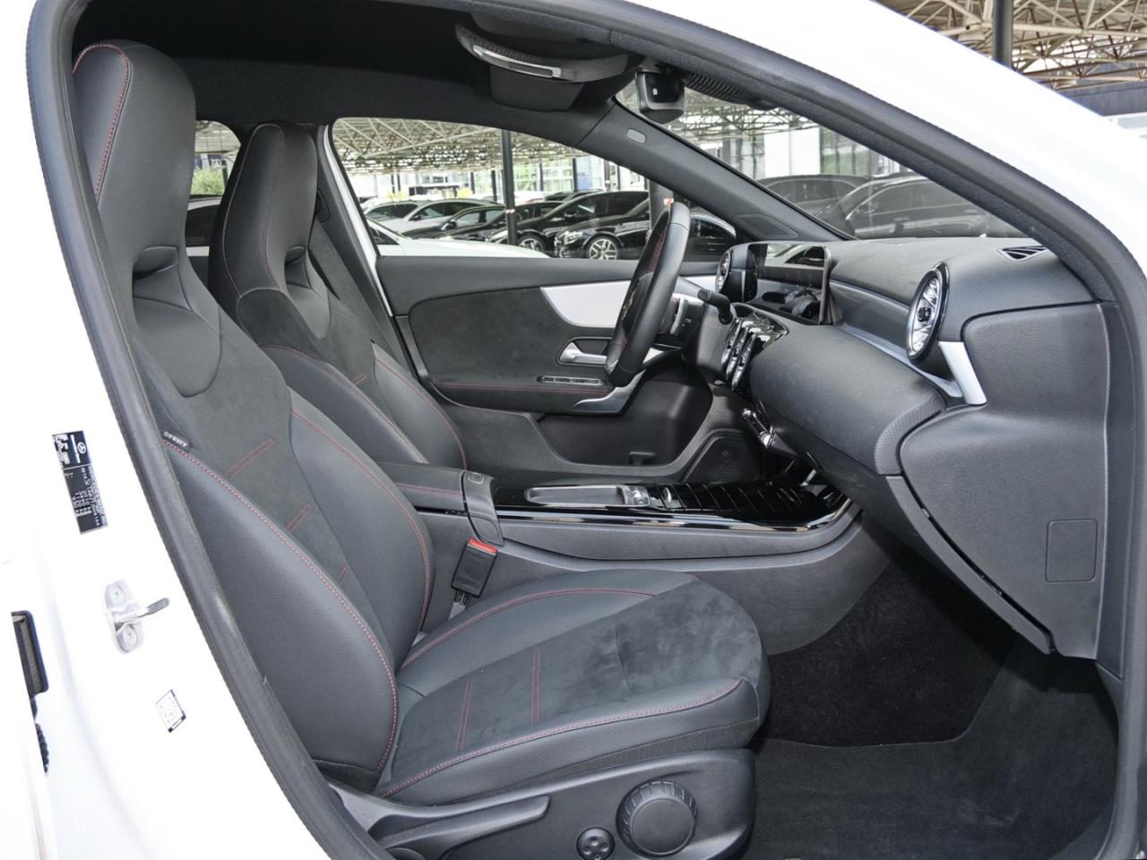 Mercedes-Benz A 180 d AMG Night Kamera SpurH ParkA Ambiente