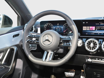 Mercedes-Benz A 180 Kompaktlimousine AMG Night Panorama Kamera