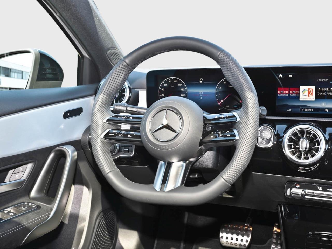 Mercedes-Benz A 180 Kompaktlimousine AMG Night Distronic AHK