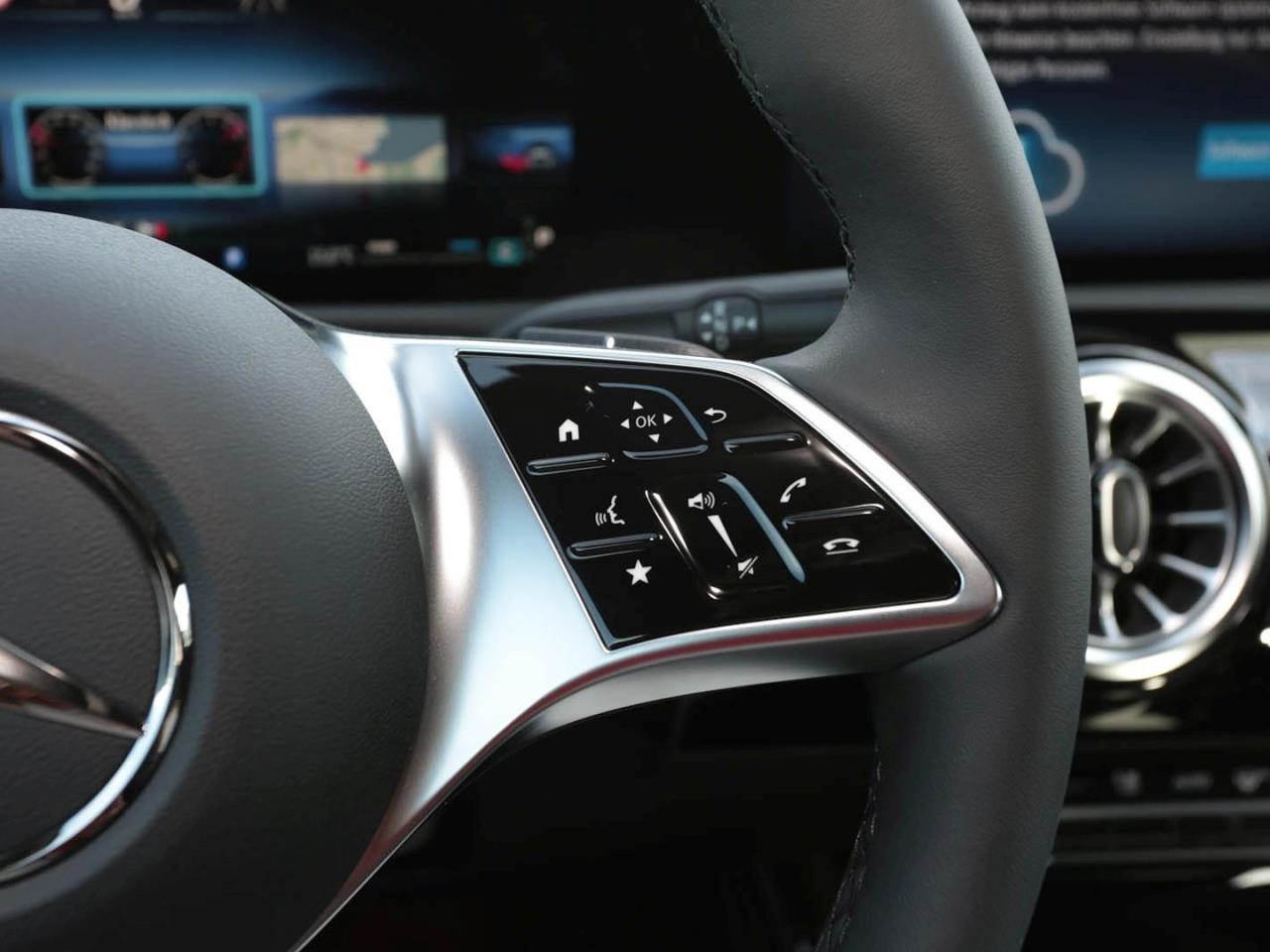 Mercedes-Benz A 180 Kompaktlimousine Progressive Distronic AHK