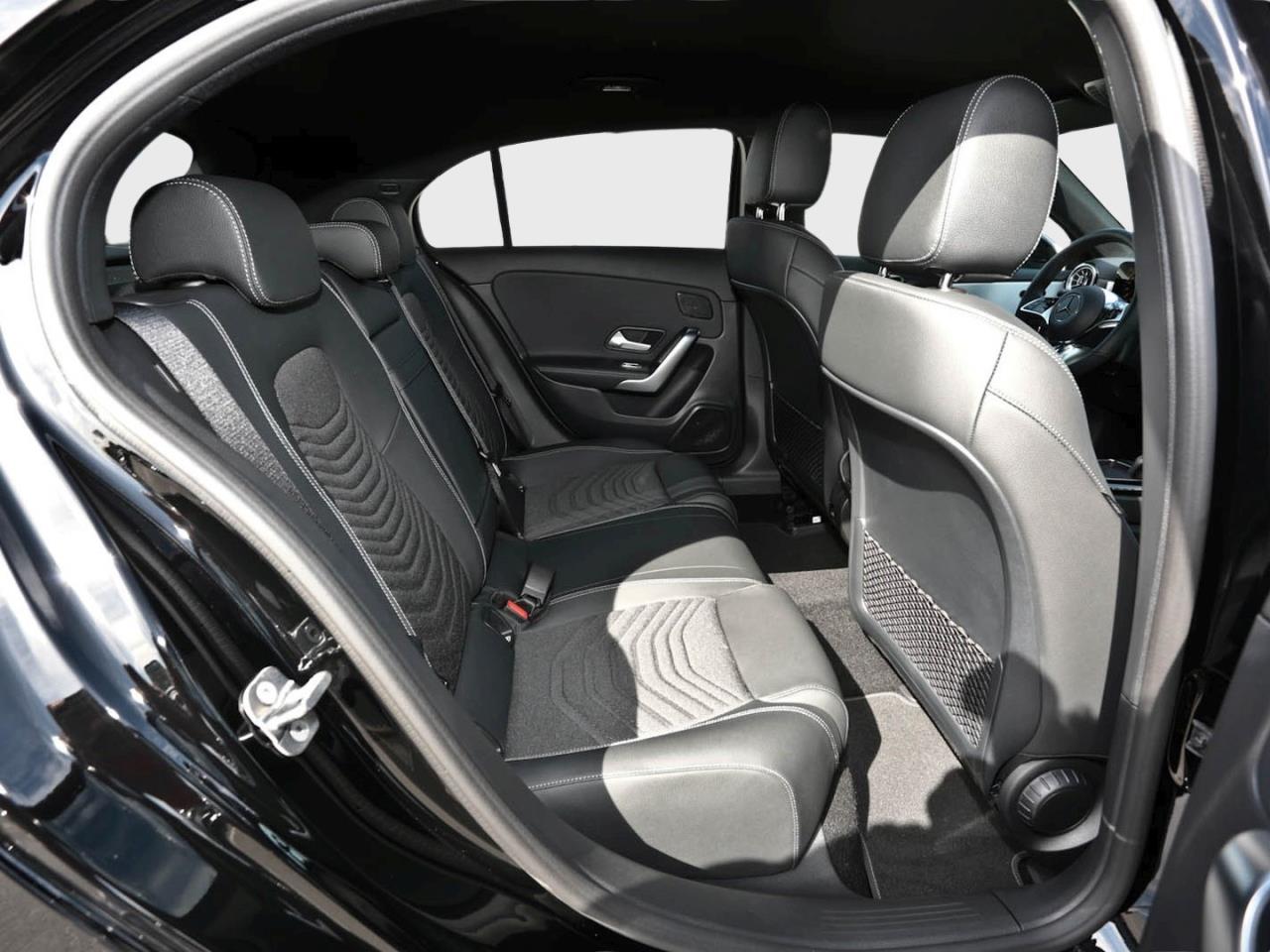 Mercedes-Benz A 180 Kompaktlimousine Progressive Distronic AHK