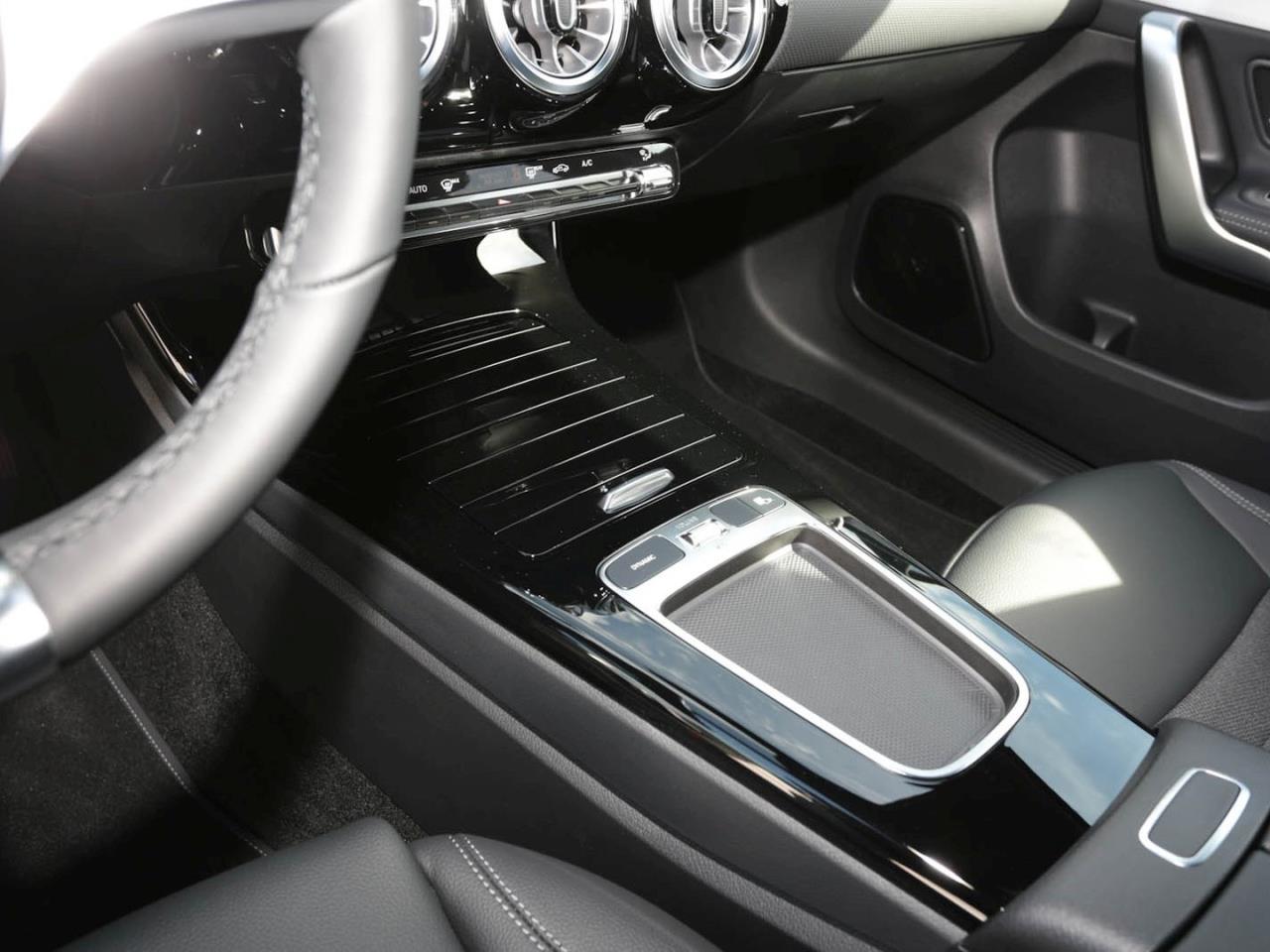 Mercedes-Benz A 180 Kompaktlimousine Progressive Distronic AHK