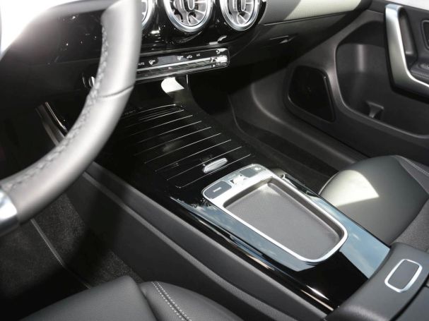 Mercedes-Benz A 180 Kompaktlimousine Progressive Distronic AHK