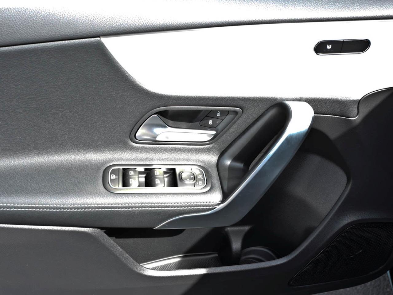 Mercedes-Benz A 180 Kompaktlimousine Progressive Distronic AHK