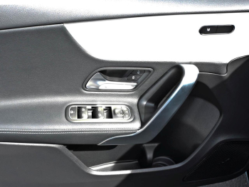 Mercedes-Benz A 180 Kompaktlimousine Progressive Distronic AHK