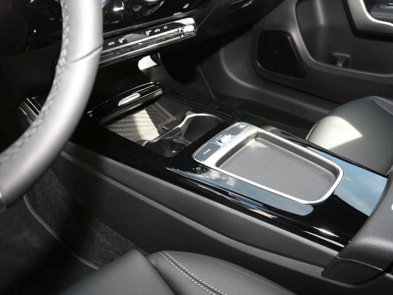 Mercedes-Benz A 180 Kompaktlimousine Progressive Distronic AHK