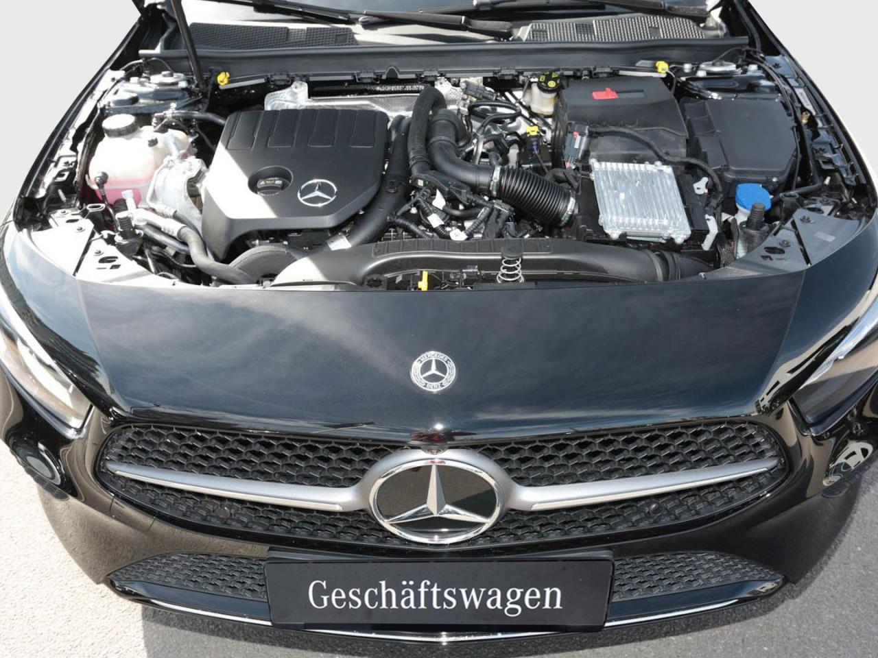 Mercedes-Benz A 180 Kompaktlimousine Progressive Distronic AHK