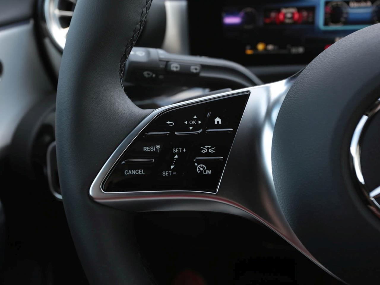 Mercedes-Benz A 180 Kompaktlimousine Progressive Distronic AHK