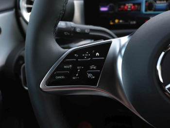 Mercedes-Benz A 180 Kompaktlimousine Progressive Distronic AHK