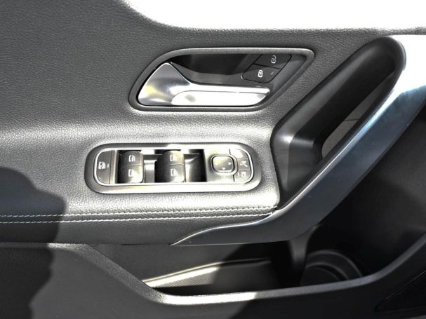 Mercedes-Benz A 180 Kompaktlimousine Progressive Distronic AHK