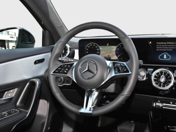Mercedes-Benz A 180 Kompaktlimousine Progressive Distronic AHK