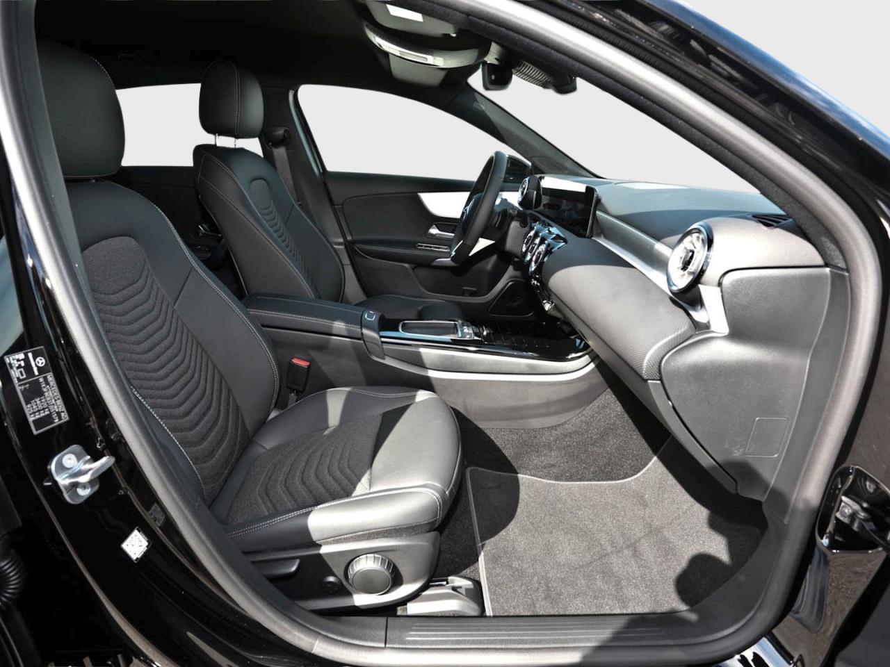 Mercedes-Benz A 180 Kompaktlimousine Progressive Distronic AHK