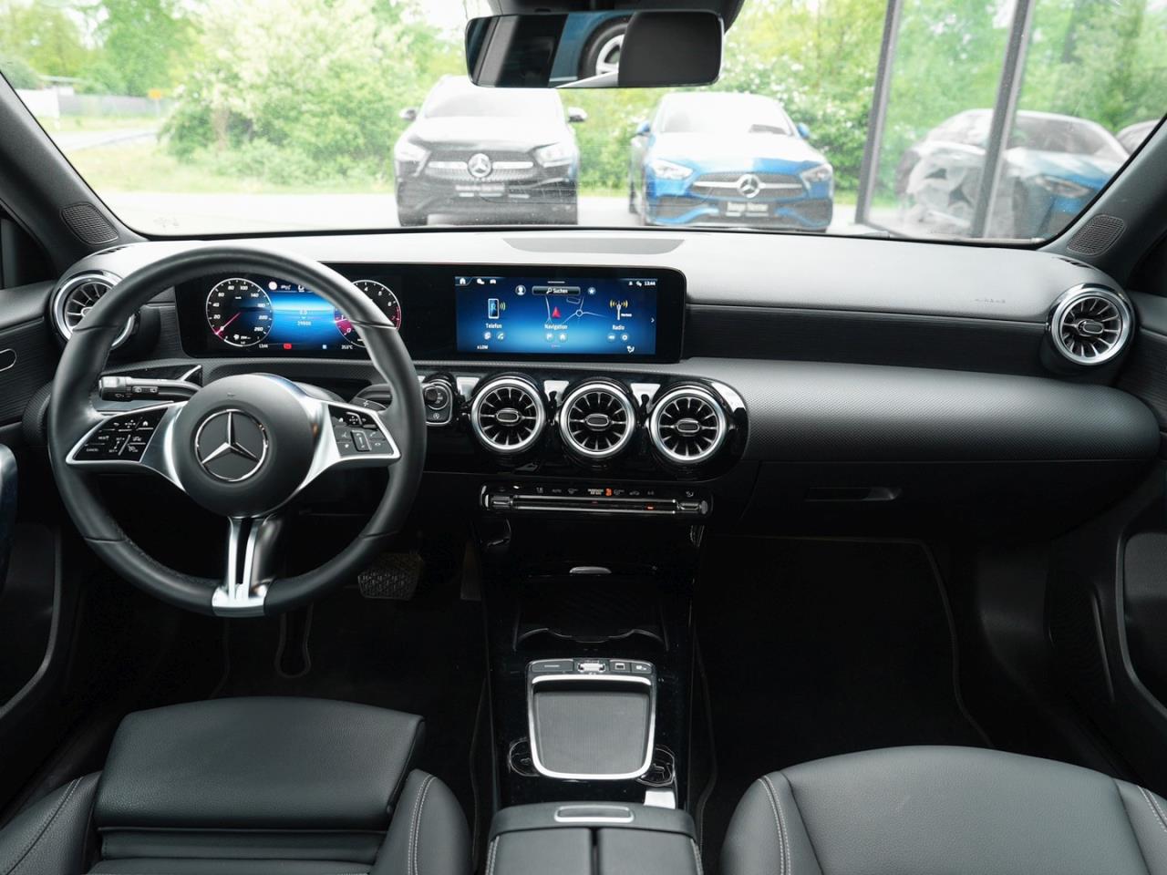 Mercedes-Benz A 180 Progressive Distronic SpurH Kamera AHK