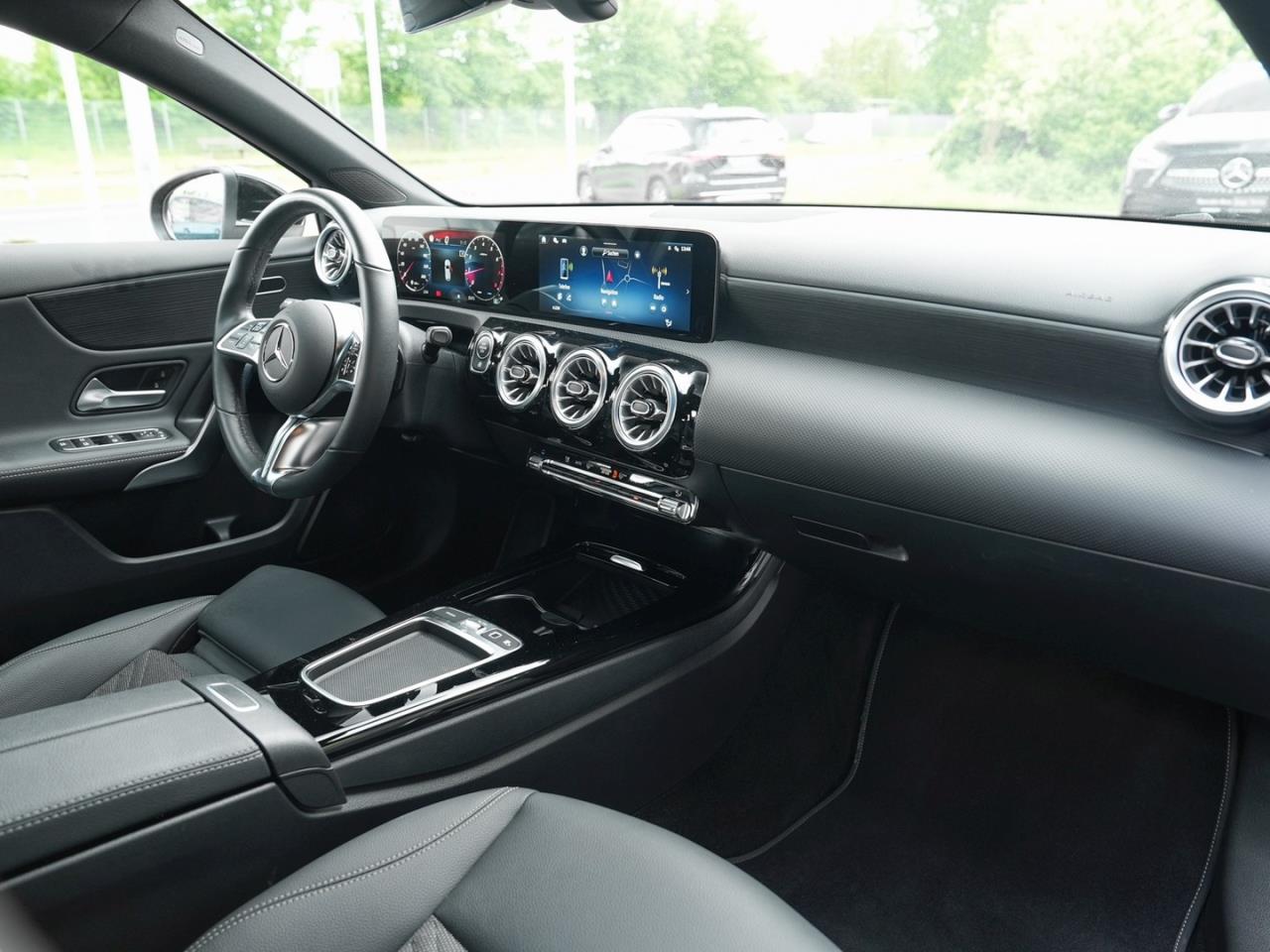 Mercedes-Benz A 180 Progressive Distronic SpurH Kamera AHK
