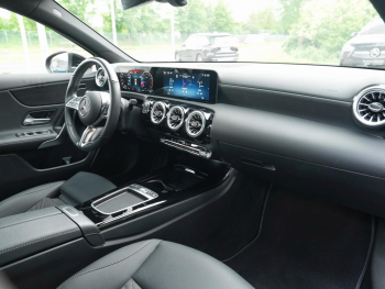 Mercedes-Benz A 180 Progressive Distronic SpurH Kamera AHK