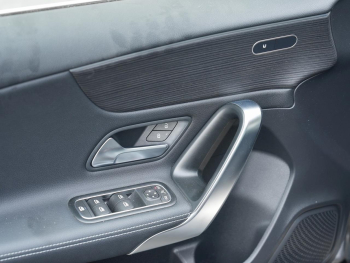 Mercedes-Benz A 180 Progressive Distronic SpurH Kamera AHK