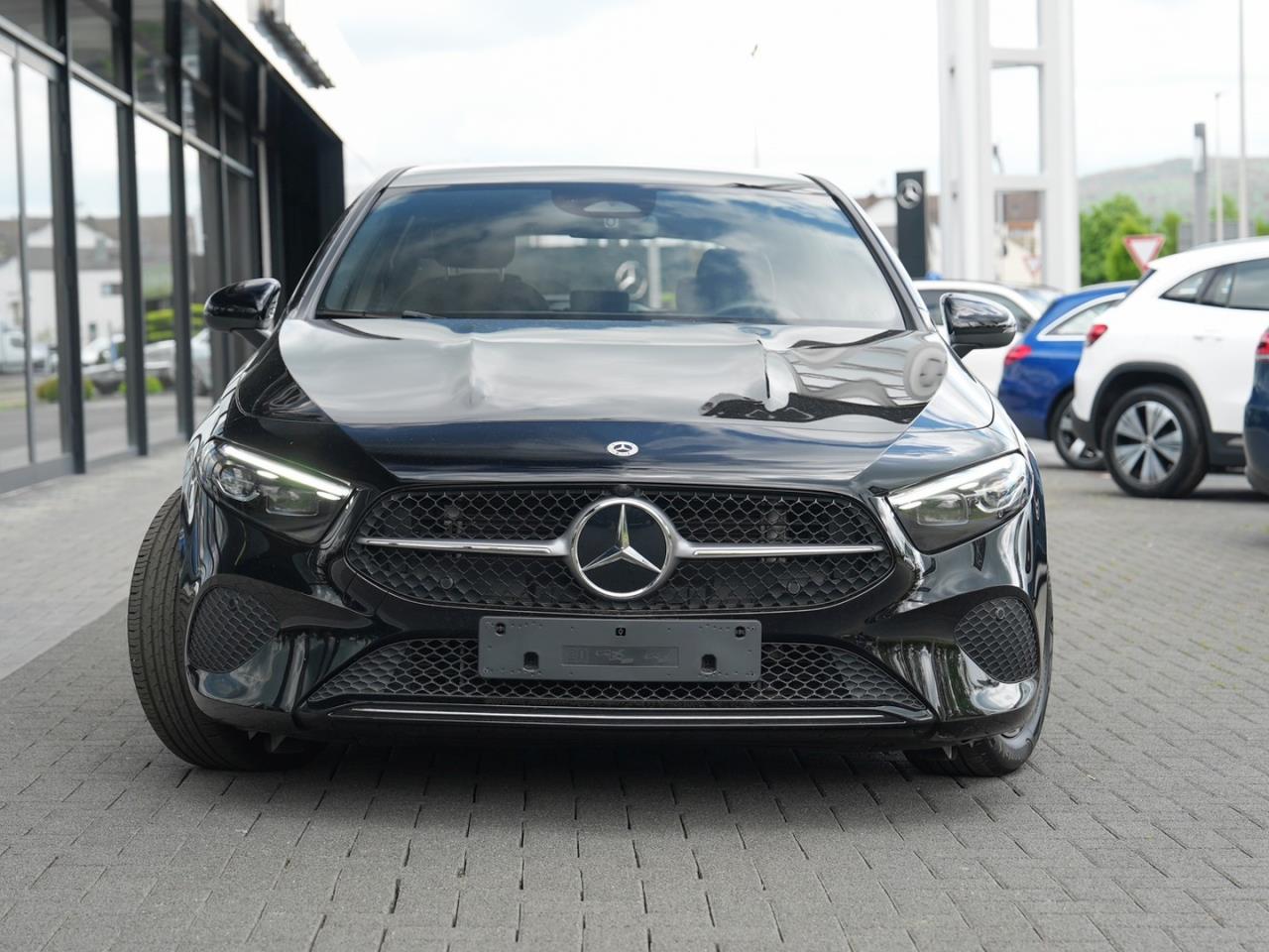 Mercedes-Benz A 180 Progressive Distronic SpurH Kamera AHK