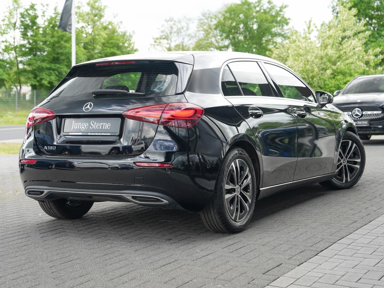 Mercedes-Benz A 180 Progressive Distronic SpurH Kamera AHK