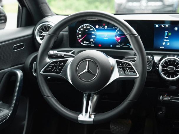 Mercedes-Benz A 180 Progressive Distronic SpurH Kamera AHK